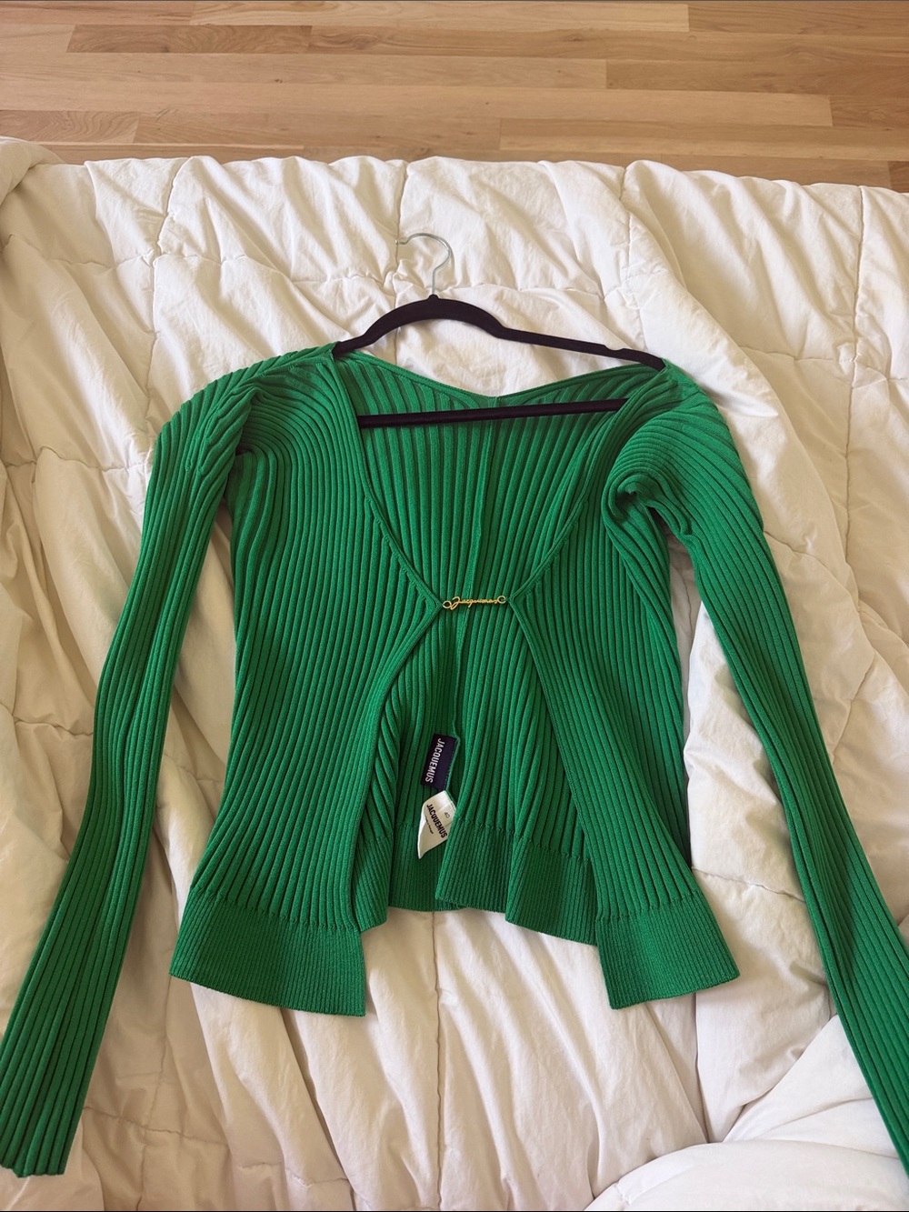 Jacquemus Kelly Green Ribbed V-Neck Sweater with Gold Clasp